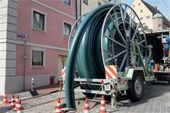 Der im Werk hergestellte und vorverformte Liner wird einbaufertig auf die Baustelle geliefert. | Foto: Geiger Unternehmensgruppe