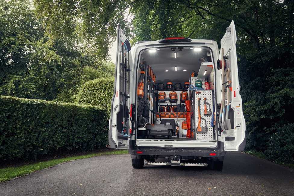 Husqvarna: Neue mobile Akku-Ladelösung für Kettensäge & Co.