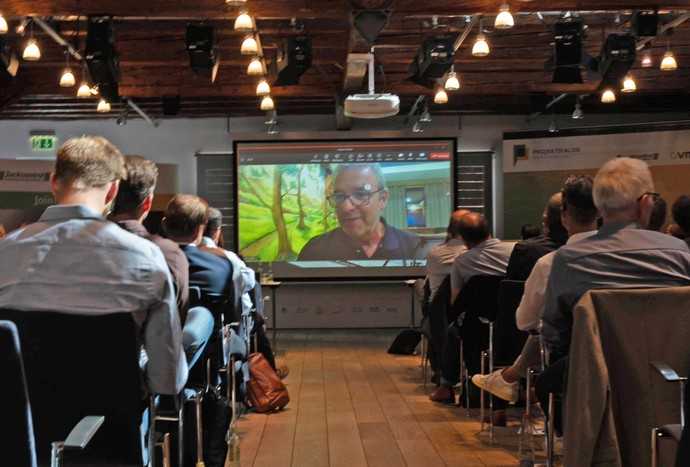 Aus Bangkok live mit seinem Vortrag zugeschaltet: Jürgen Göckel stellte das neu entwickelte System Tunis.pipelight für automatisierte Kontrollmessungen in nicht begehbaren Querschnitten vor. | Foto: VMT Aus Bangkok live mit seinem Vortrag zugeschaltet: Jürgen Göckel stellte das neu entwickelte System Tunis.pipelight für automatisierte Kontrollmessungen in nicht begehbaren Querschnitten vor. | Foto: VMT