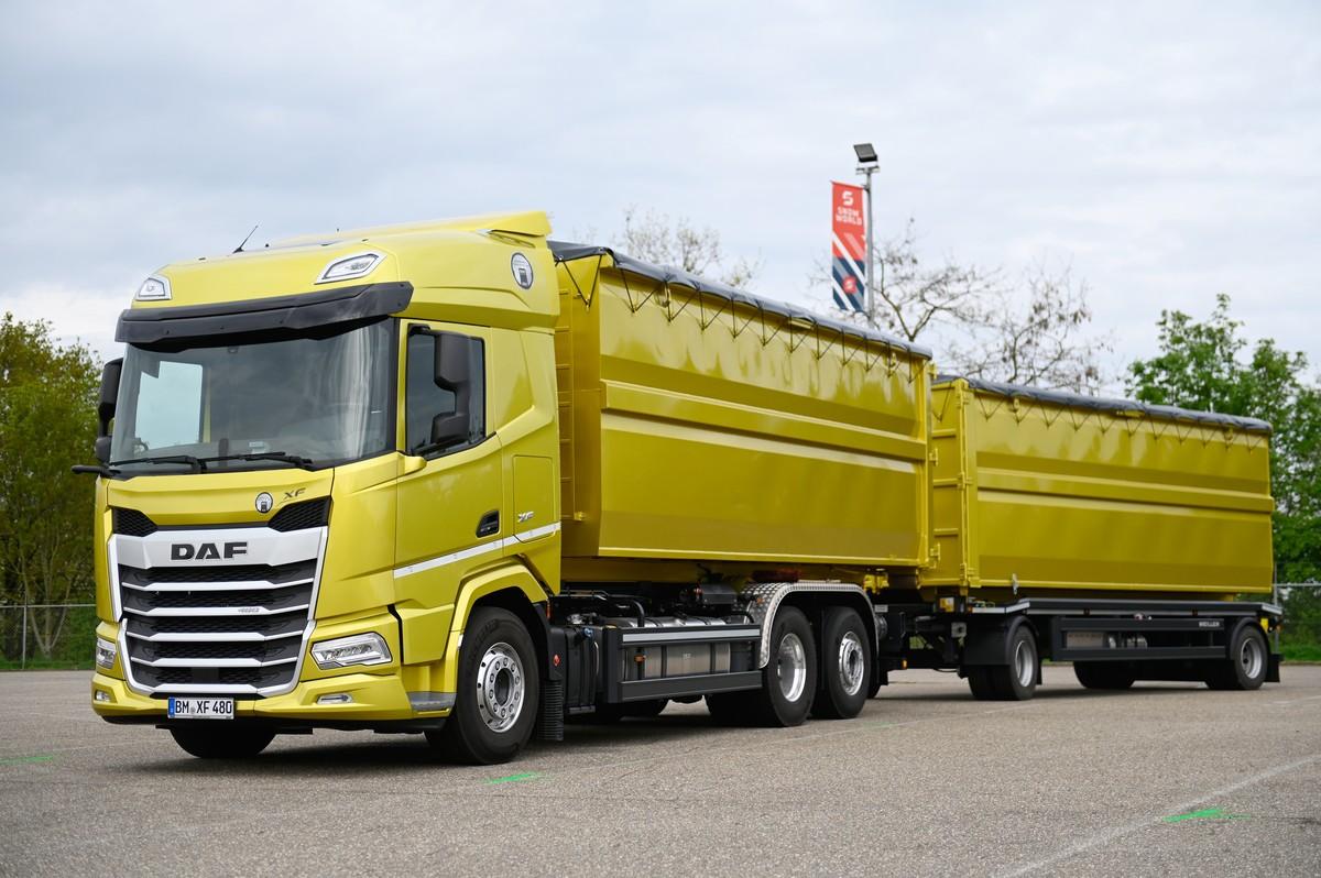 Der Hakenabrollkipper XF 480 6x2 ergänzt das neue DAF-Bauprogramm. | Foto: QUATEX
