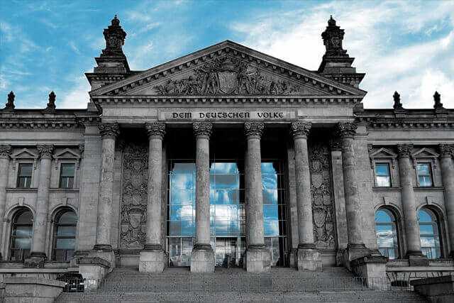 Mit der Antwort auf die Kleine Anfrage der FDP-Fraktion beantwortet die Bundesregierung u.a. Fragen zur Nachhaltigkeit in Vergabeverfahren.